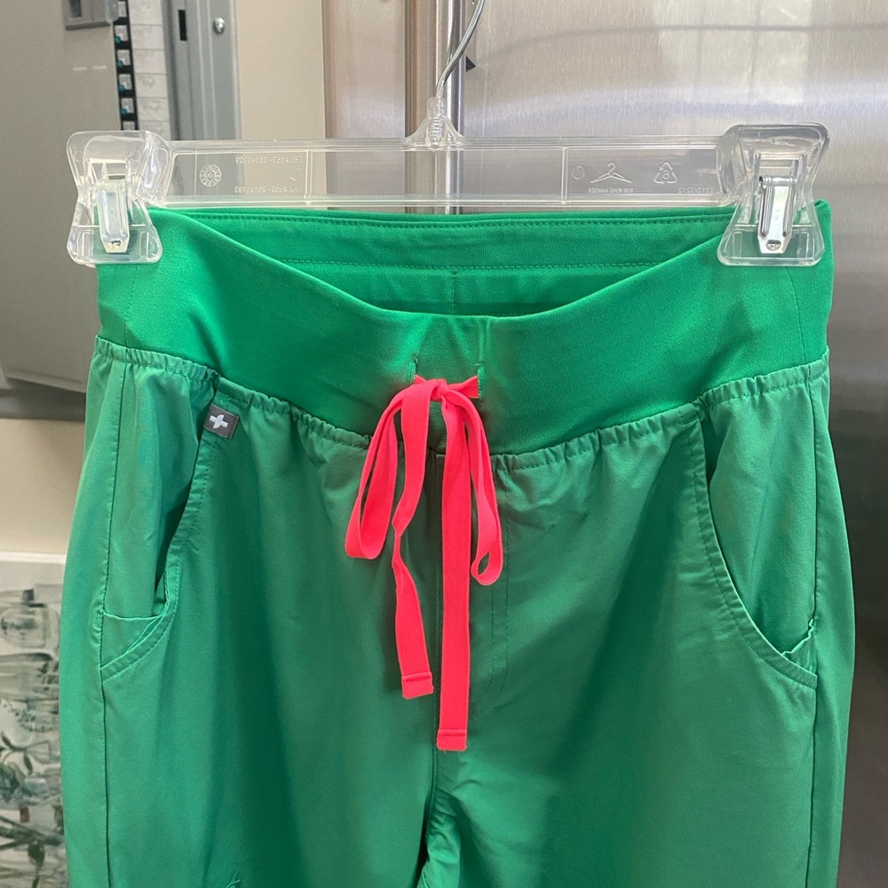 Figs Technical Collection Green Zamora High-waisted jogger Scrub Pants - Picture 3 of 8